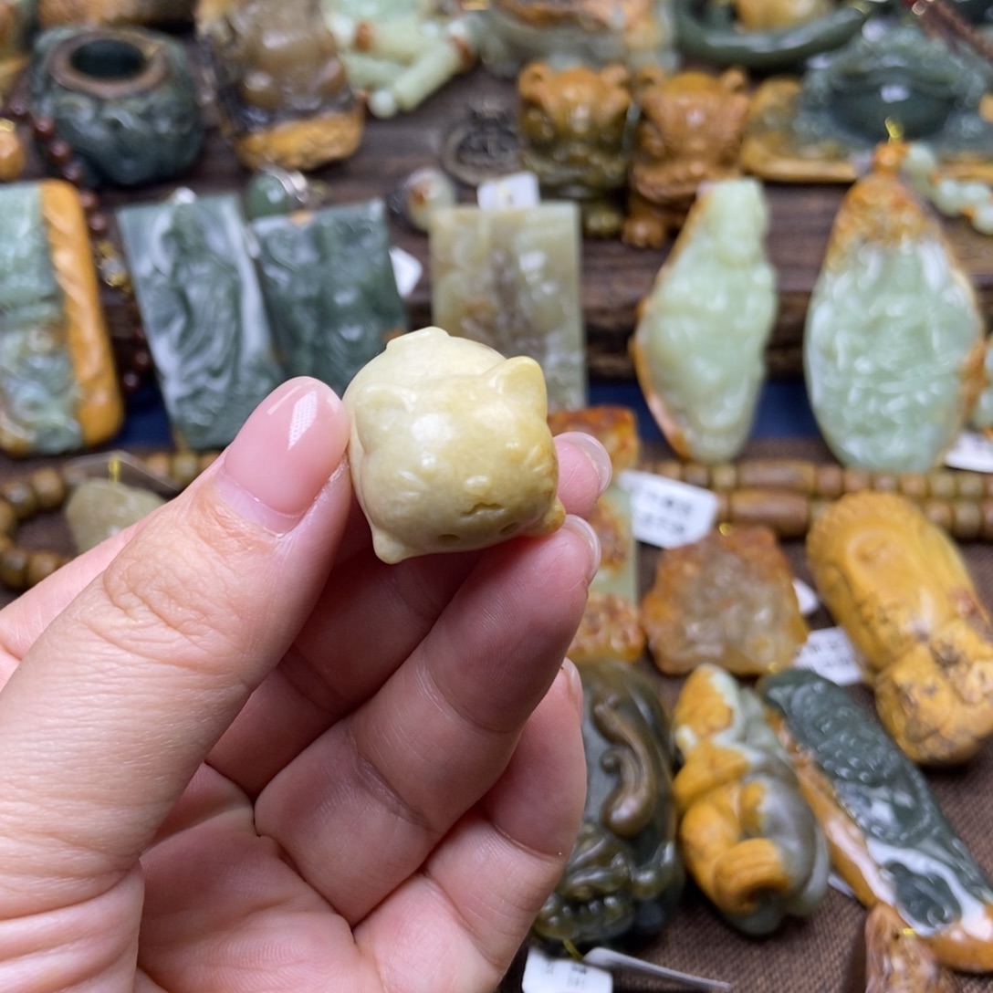 未镶嵌岫岩河磨玉（透闪石质玉）珠宝奇石