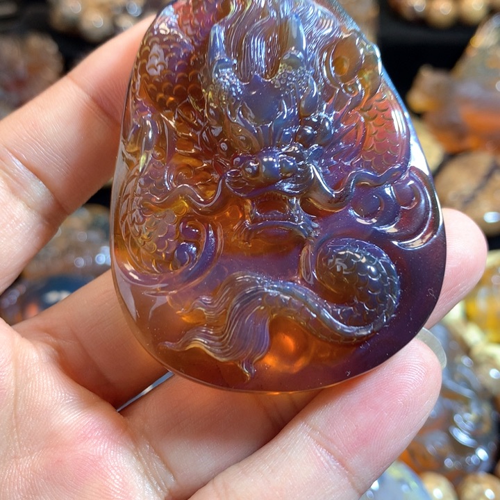 琥珀颈饰未镶嵌龙牌