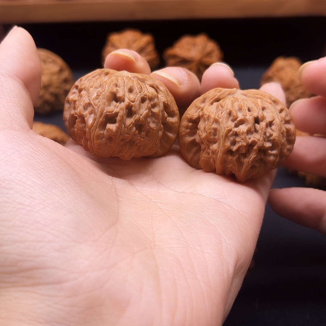 核桃把件红皮白狮子45全品