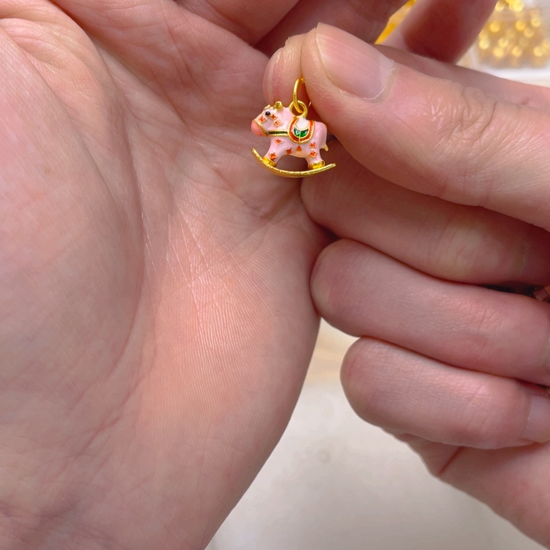 锆石铜合金珐琅彩小木马1颗