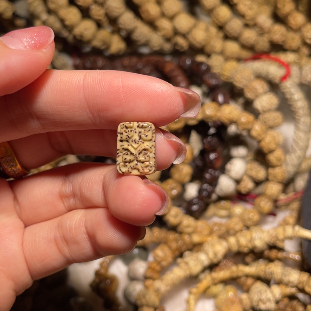 陌***芝星月菩提吊坠古纹牌