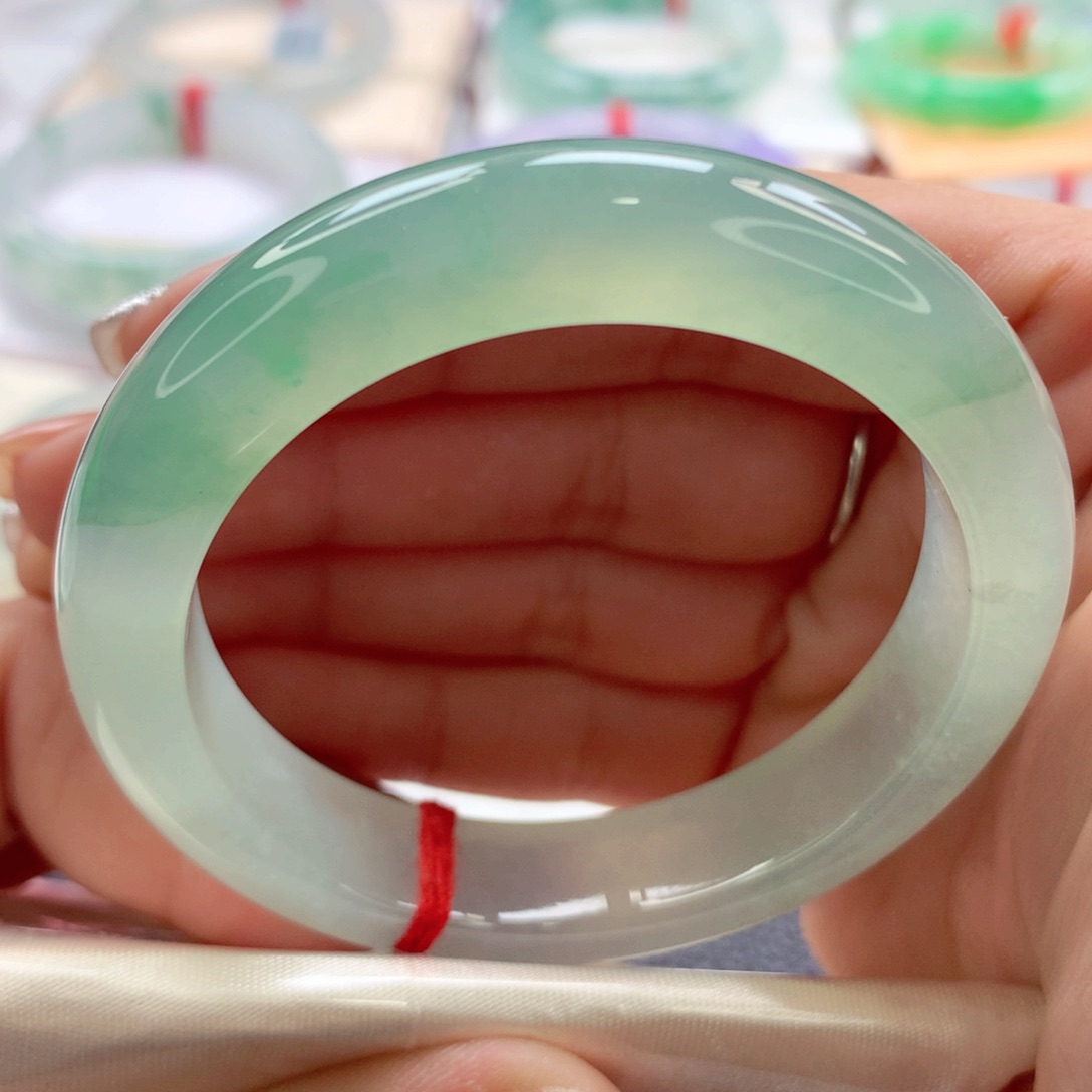 翡翠手镯未镶嵌师妹冰绿绿钢