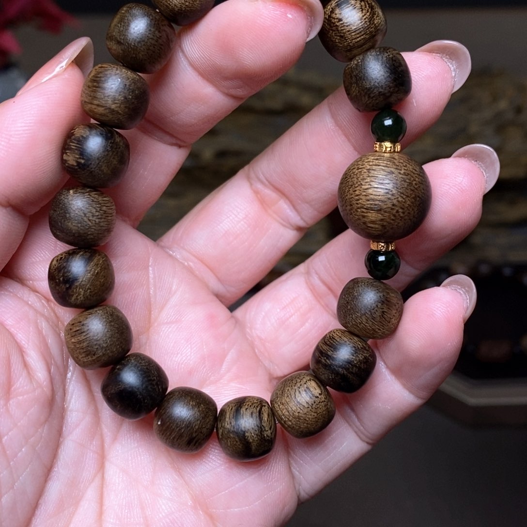 沉香手串越南芽庄白棋楠瘤疤1.0➕绿奇楠瘤疤