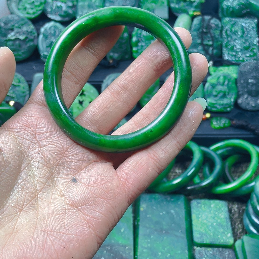 方***子和田玉（碧玉）未镶嵌珠宝奇石