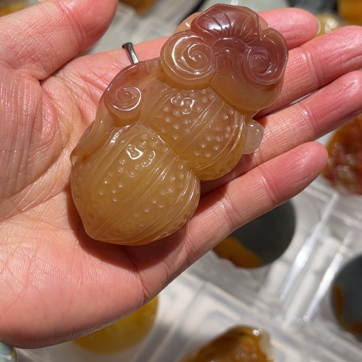 石英质玉（黄龙玉）未镶嵌颈饰