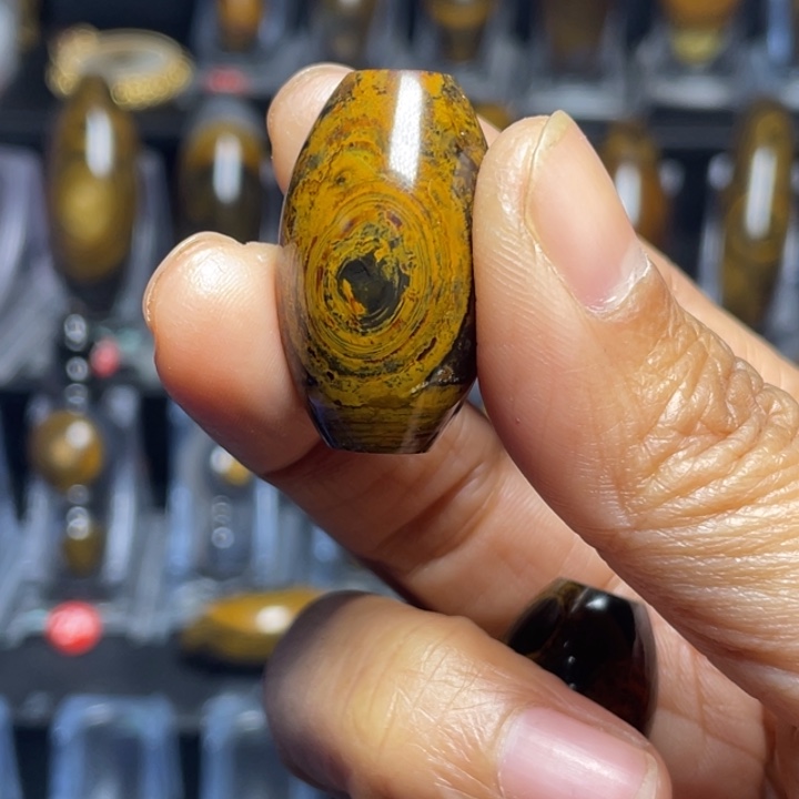 陈***记玛瑙/玉髓未镶嵌颈饰