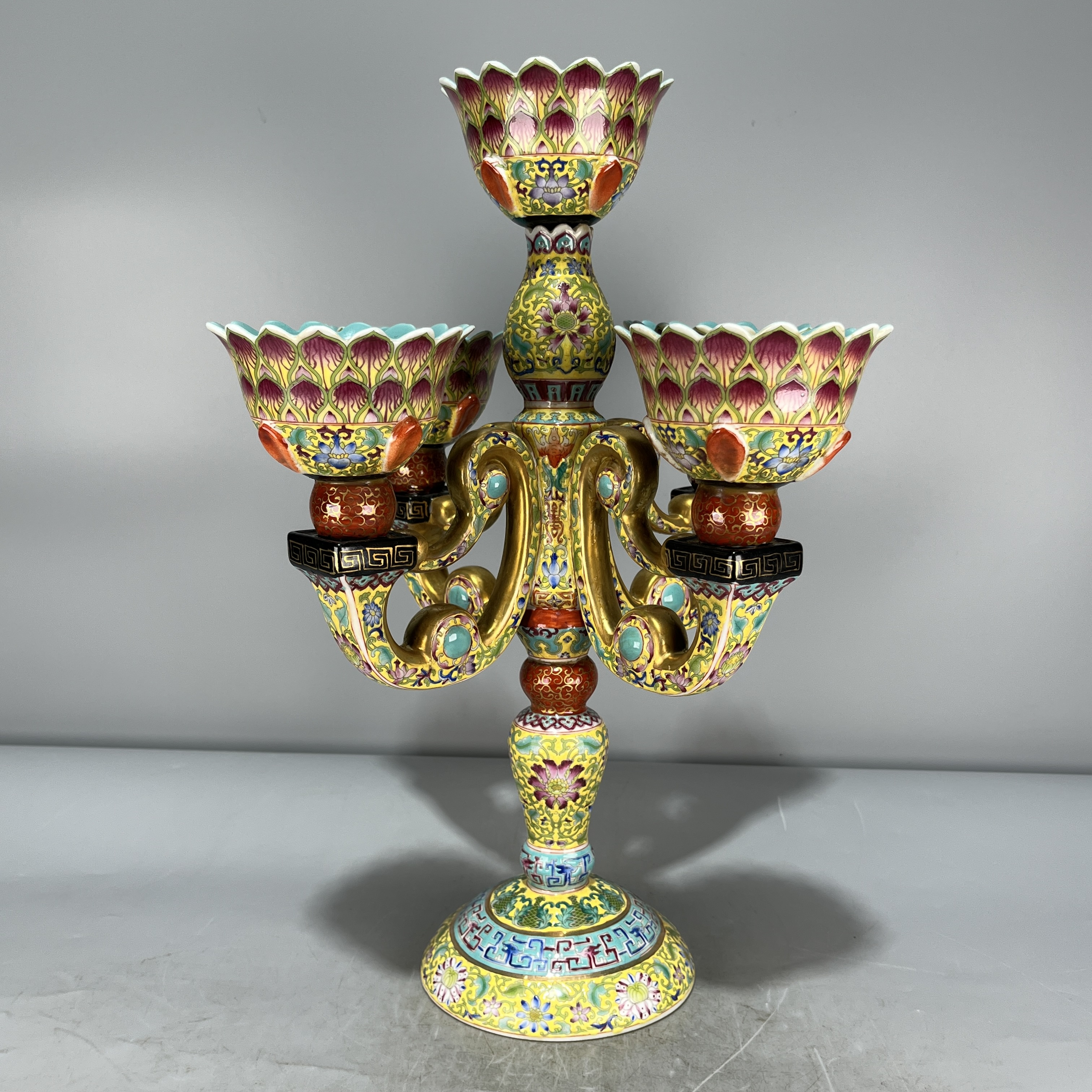 当代仿制 仿古大清乾隆年制珐琅彩描金缠枝莲花卉纹莲花灯