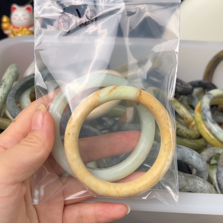 蛇纹石玉手镯未镶嵌舟*