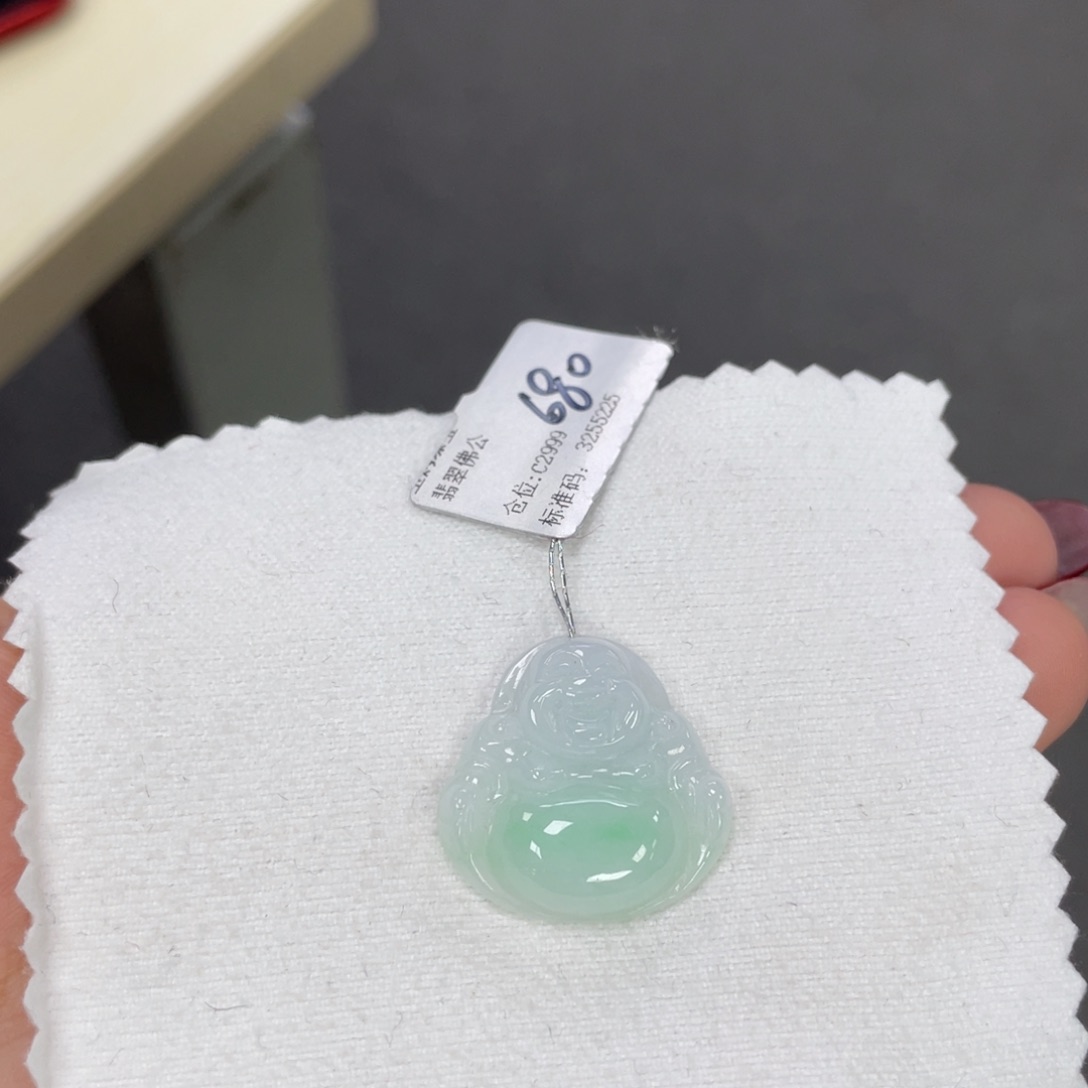 翡翠颈饰未镶嵌佛公