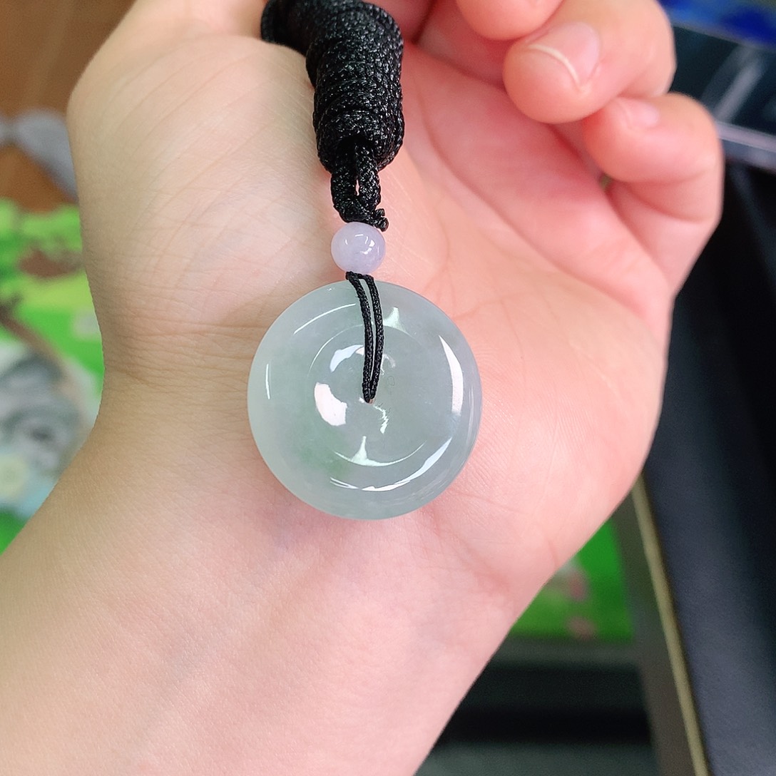 翡翠颈饰未镶嵌飘绿扣