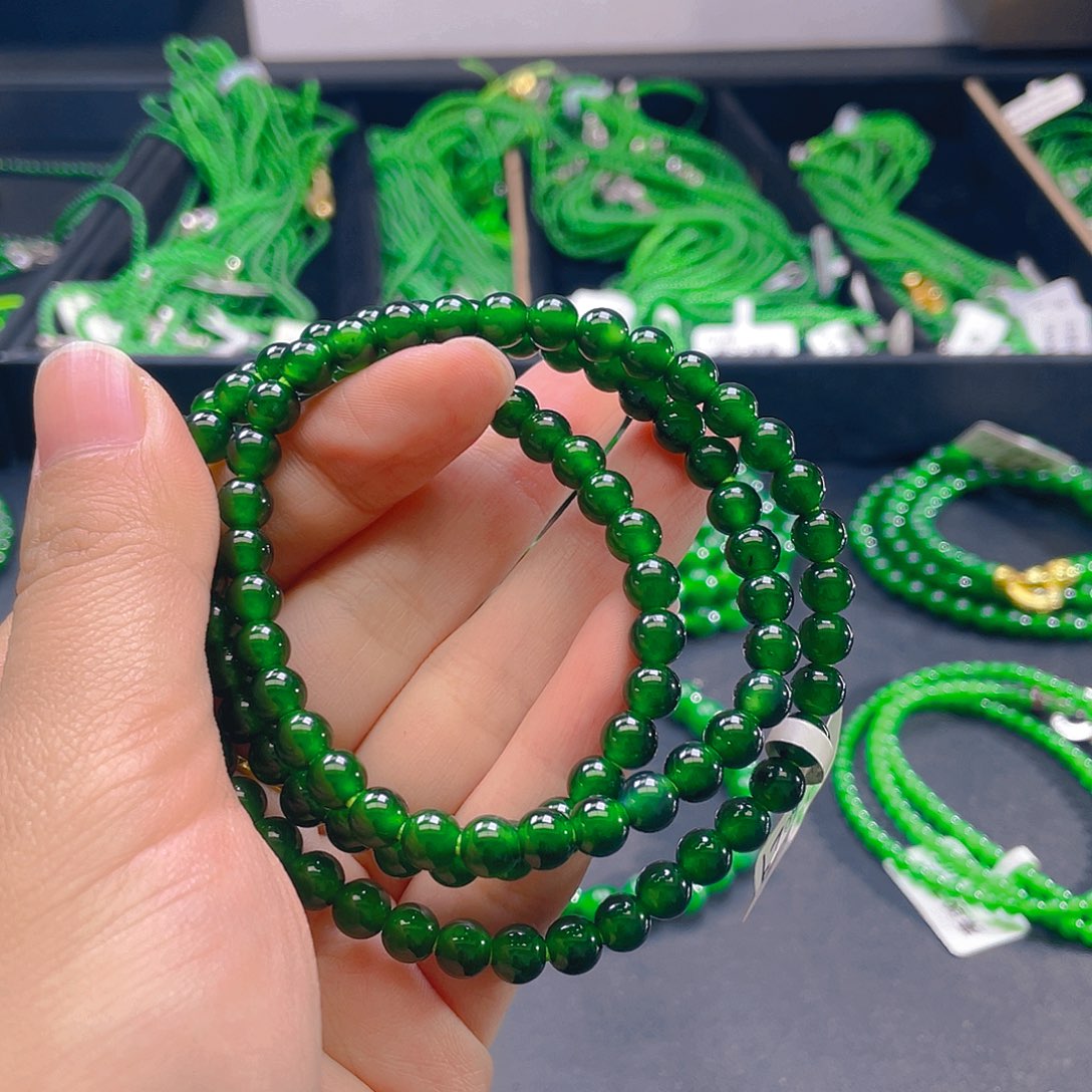 小***a翡翠未镶嵌颈饰卡6