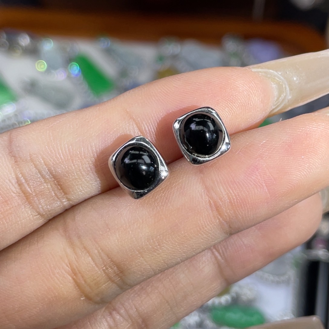 18K金镶嵌翡翠耳饰耳钉