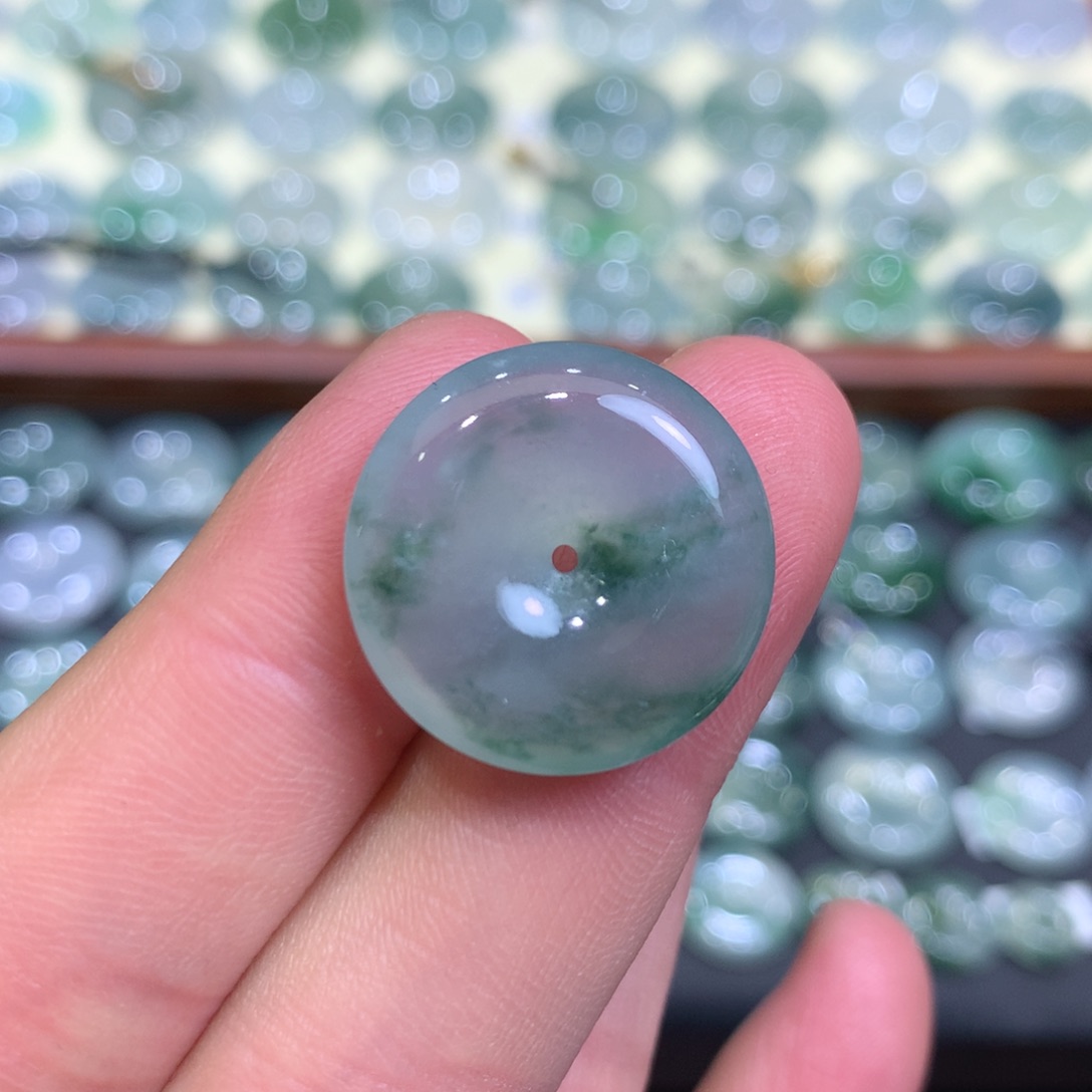 翡翠颈饰未镶嵌平安扣