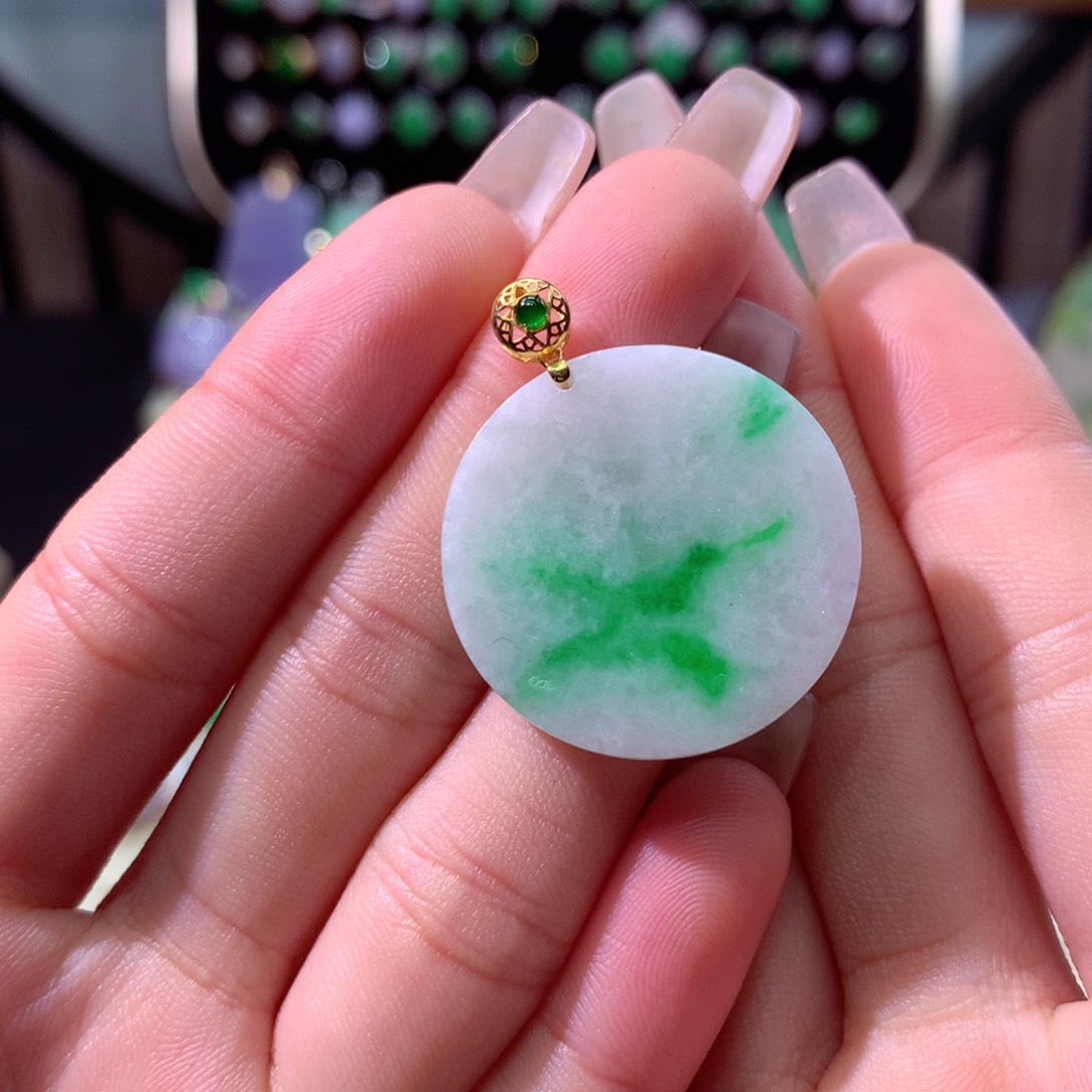 翡翠颈饰18K金镶嵌翡翠