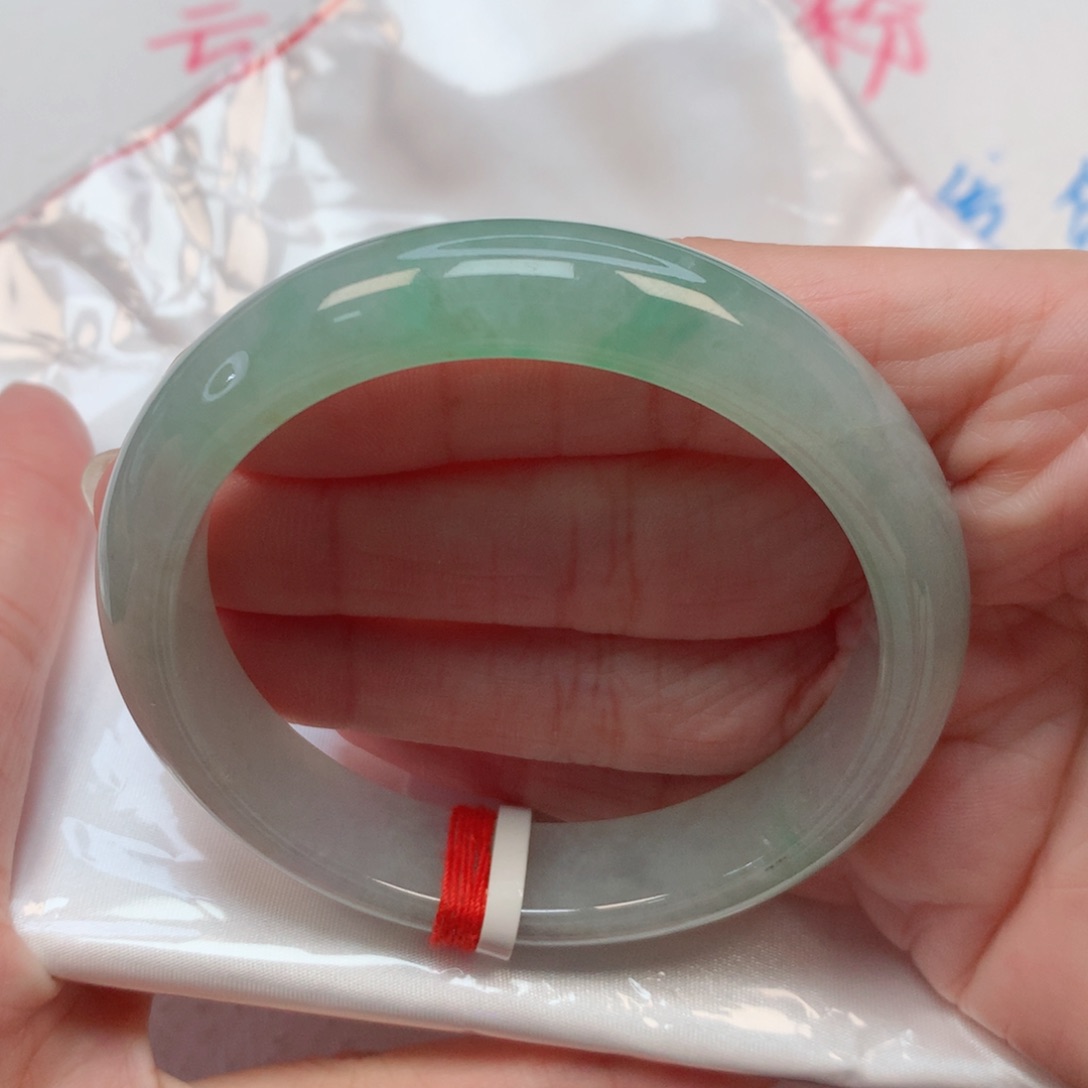 翡翠手镯未镶嵌56圈