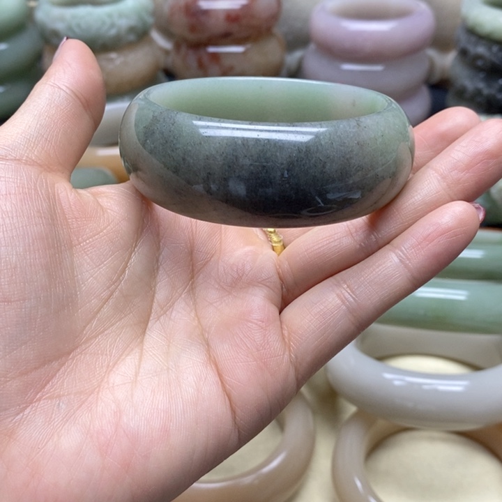 石英岩玉手镯未镶嵌