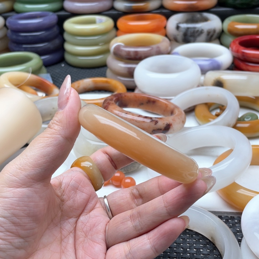 石英质玉手镯未镶嵌元*?