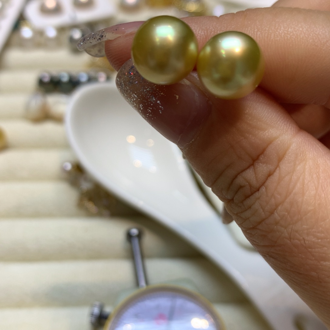 18K金镶嵌海水珍珠耳饰