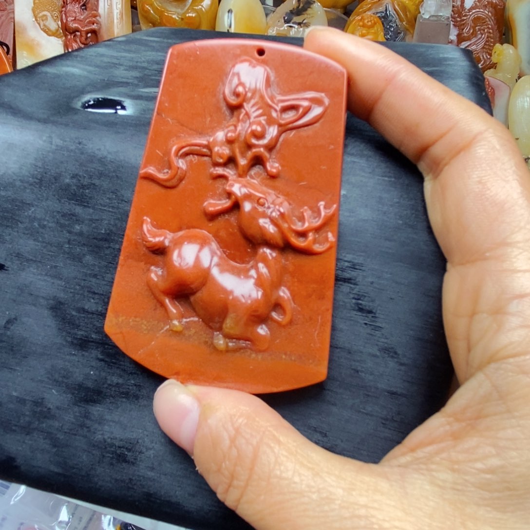 石英质玉（黄龙玉）颈饰未镶嵌