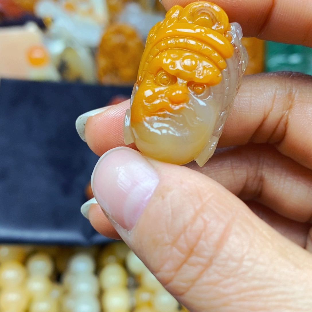 石英质玉（黄龙玉）颈饰未镶嵌