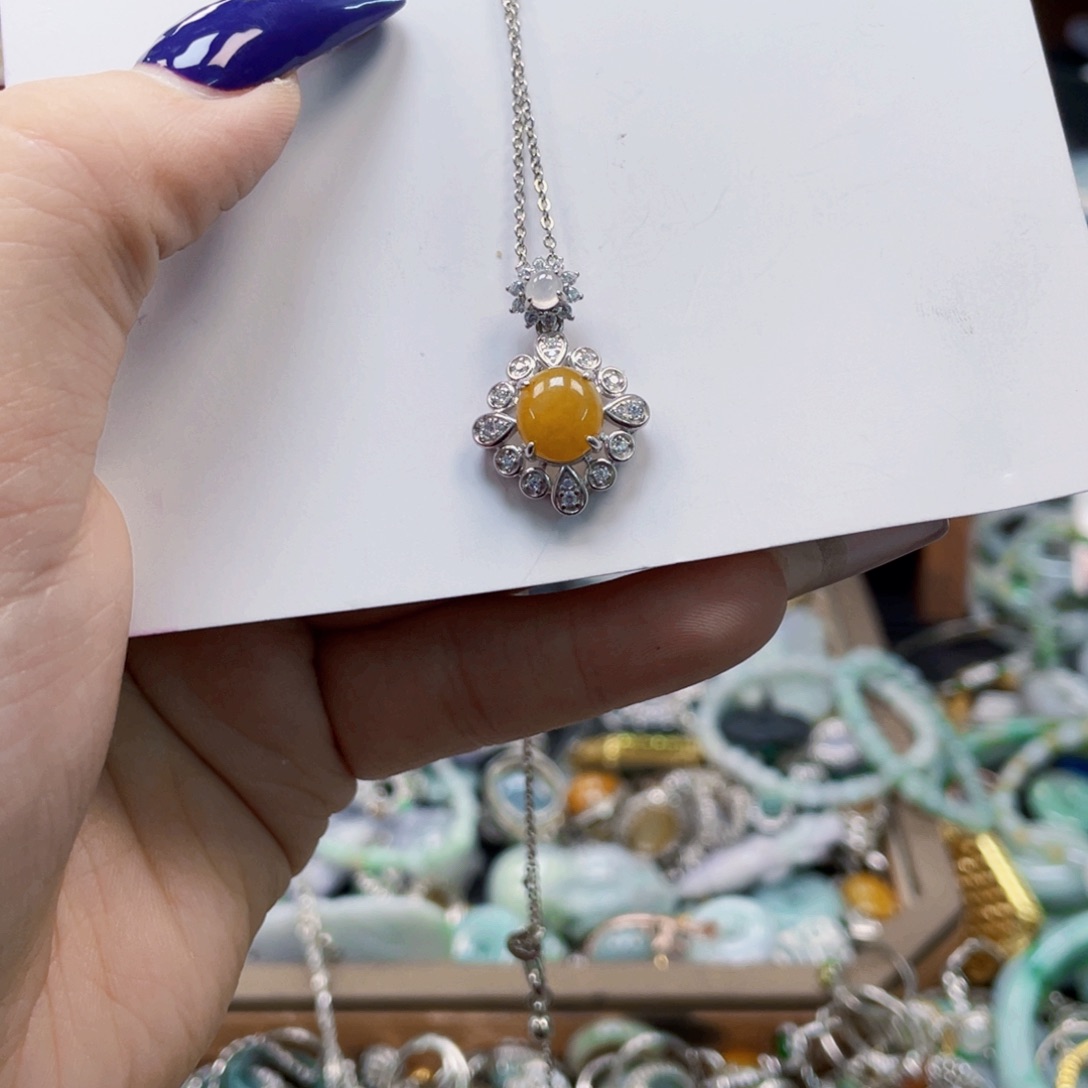 翡翠颈饰未镶嵌天然翡翠Ａ货