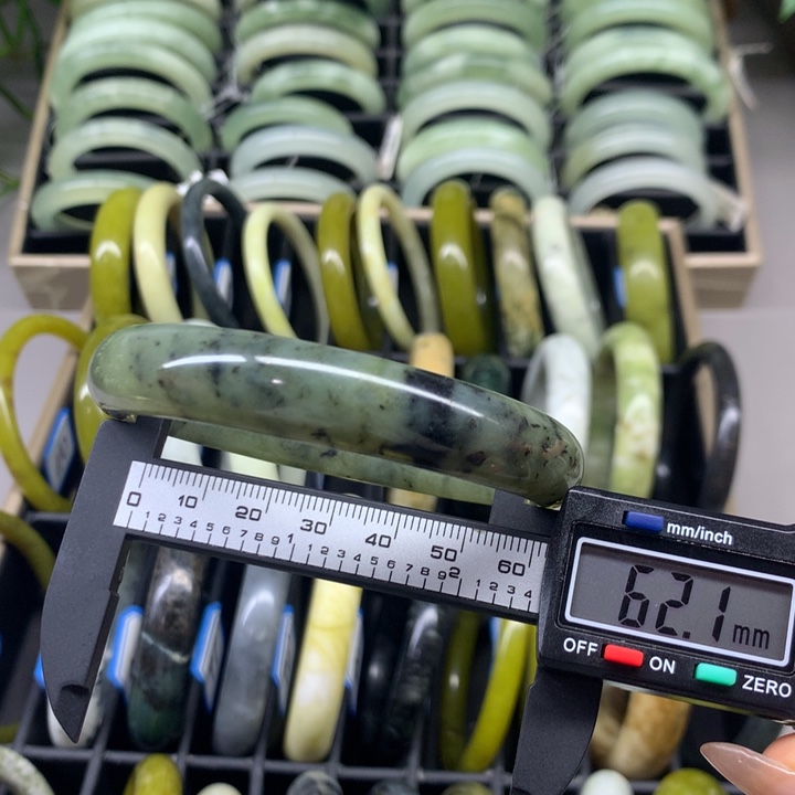 蛇纹石玉未镶嵌手镯106
