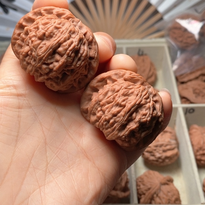 文玩核桃吊坠迟*白狮子