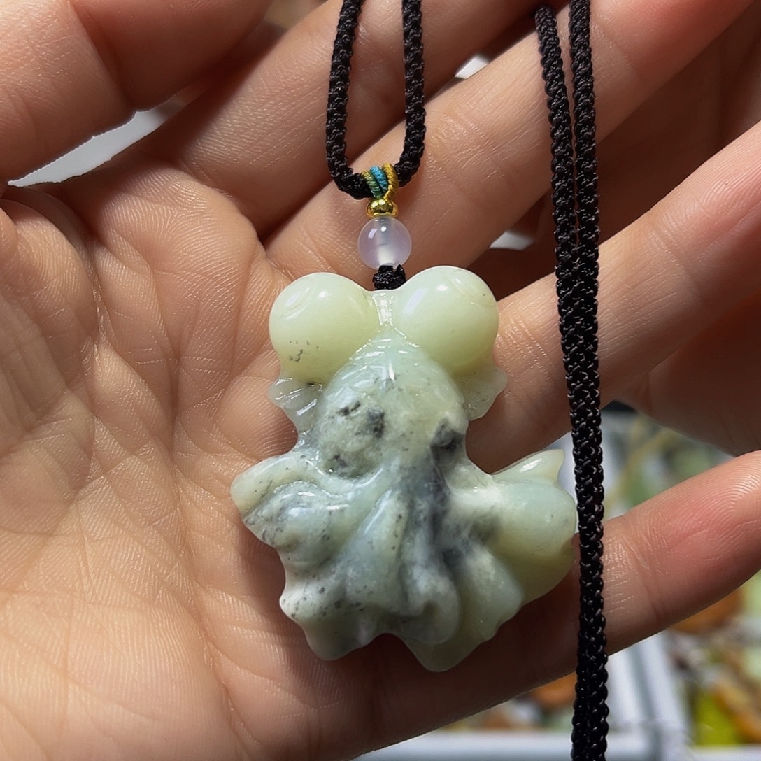 蛇纹石玉未镶嵌颈饰