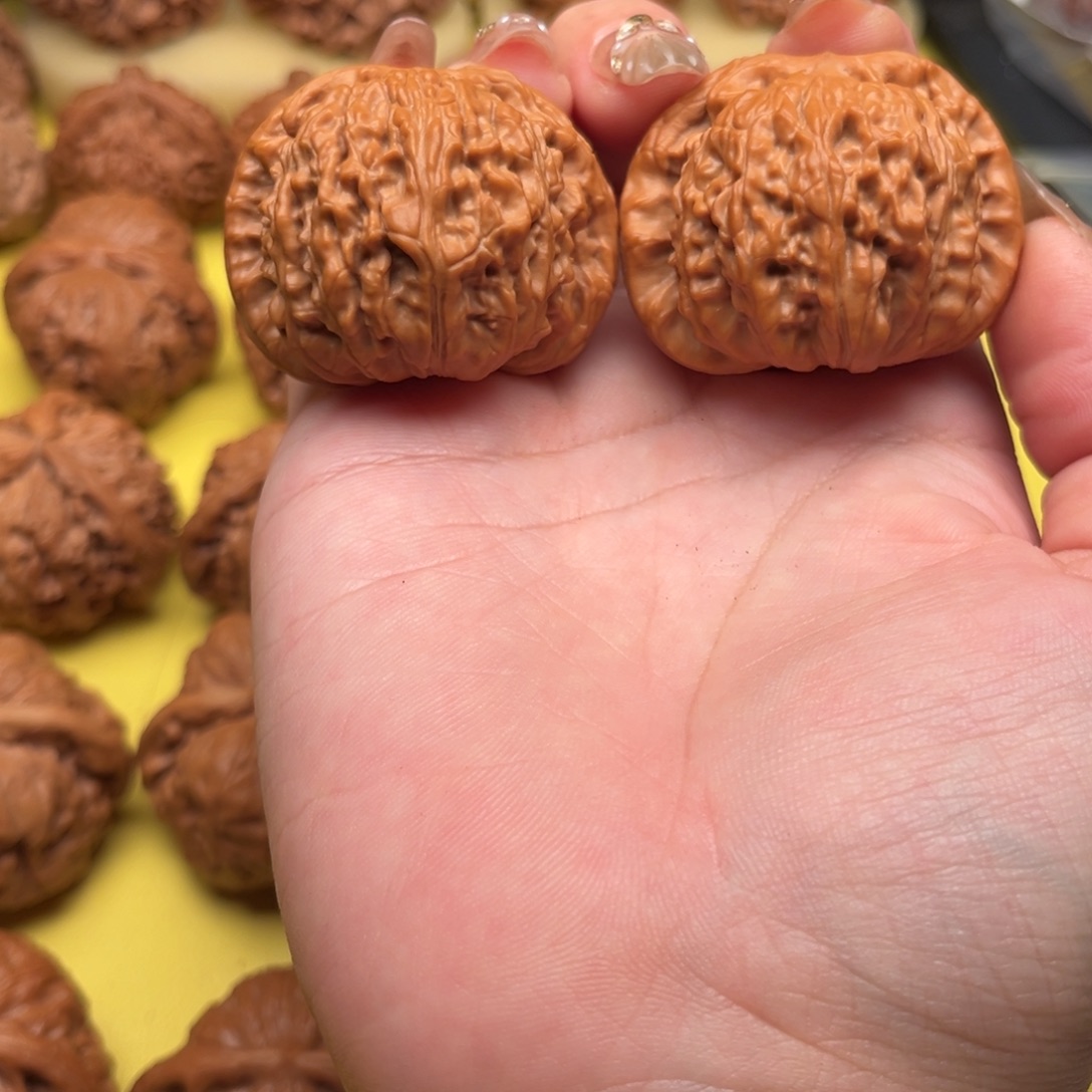 温***虎桃核吊坠43白狮子文玩核桃