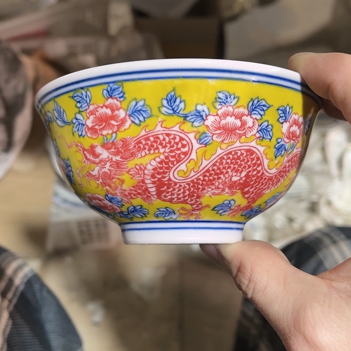 瓷片///////直径12.5厘米。红西西。