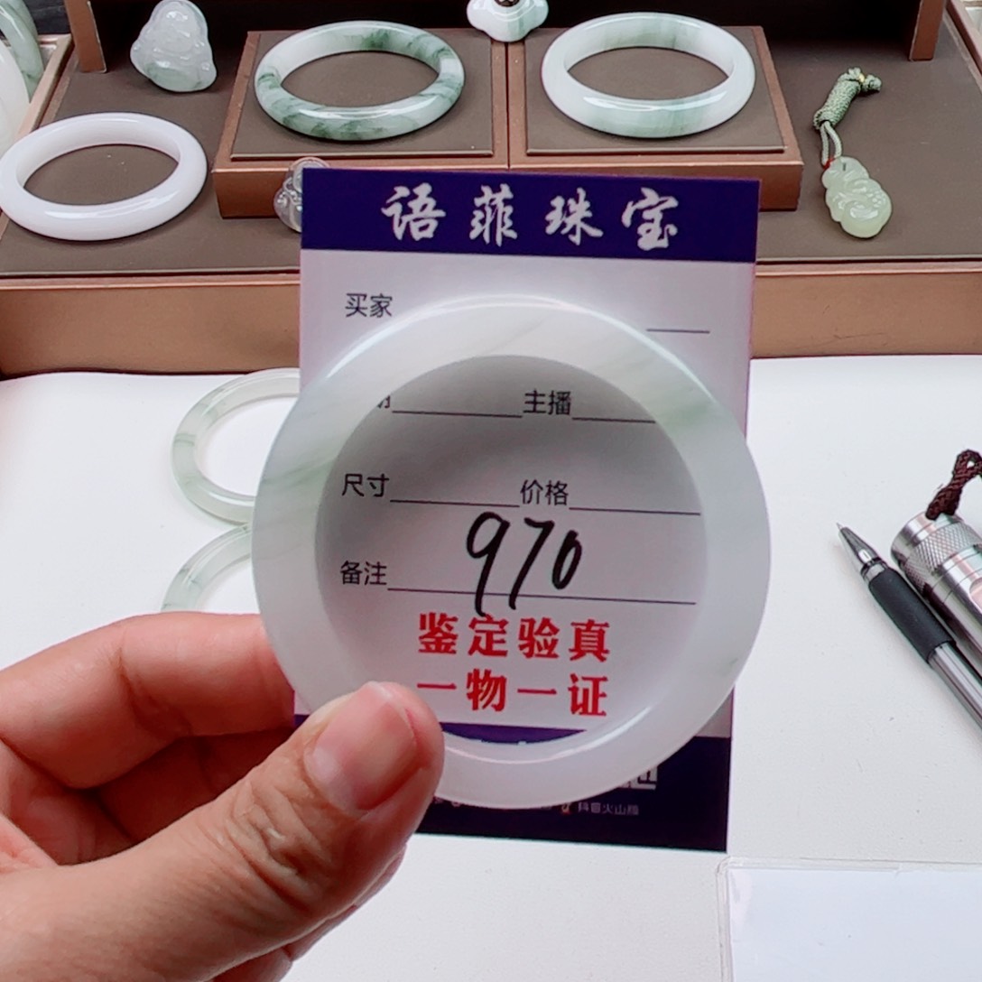 石英质玉手镯未镶嵌一****u