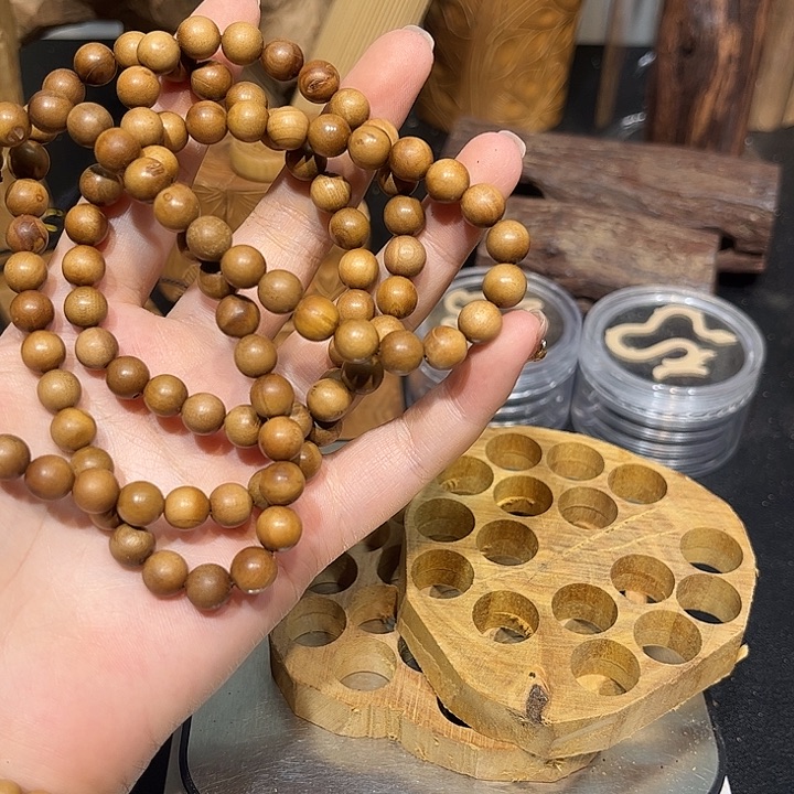 渡***"木保真迈索尔瑕疵珠108 0.8 两个碎料