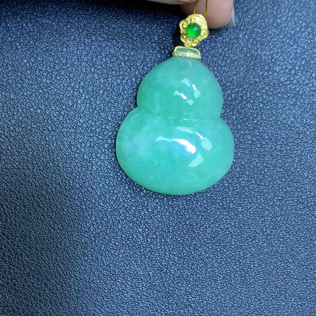 翡翠颈饰18K金镶嵌翡翠