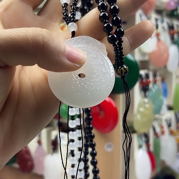 *****石英质玉未镶嵌颈饰