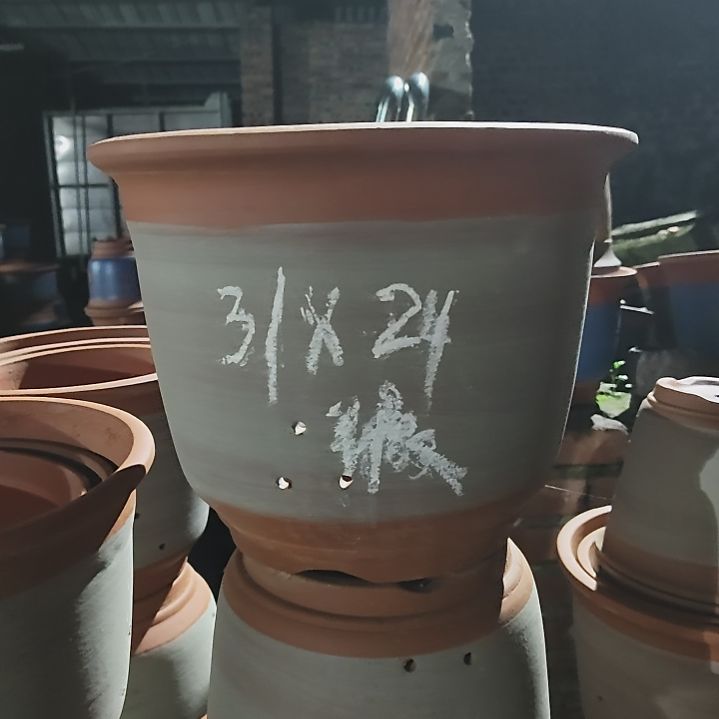 陶口径31高24绿霞一个