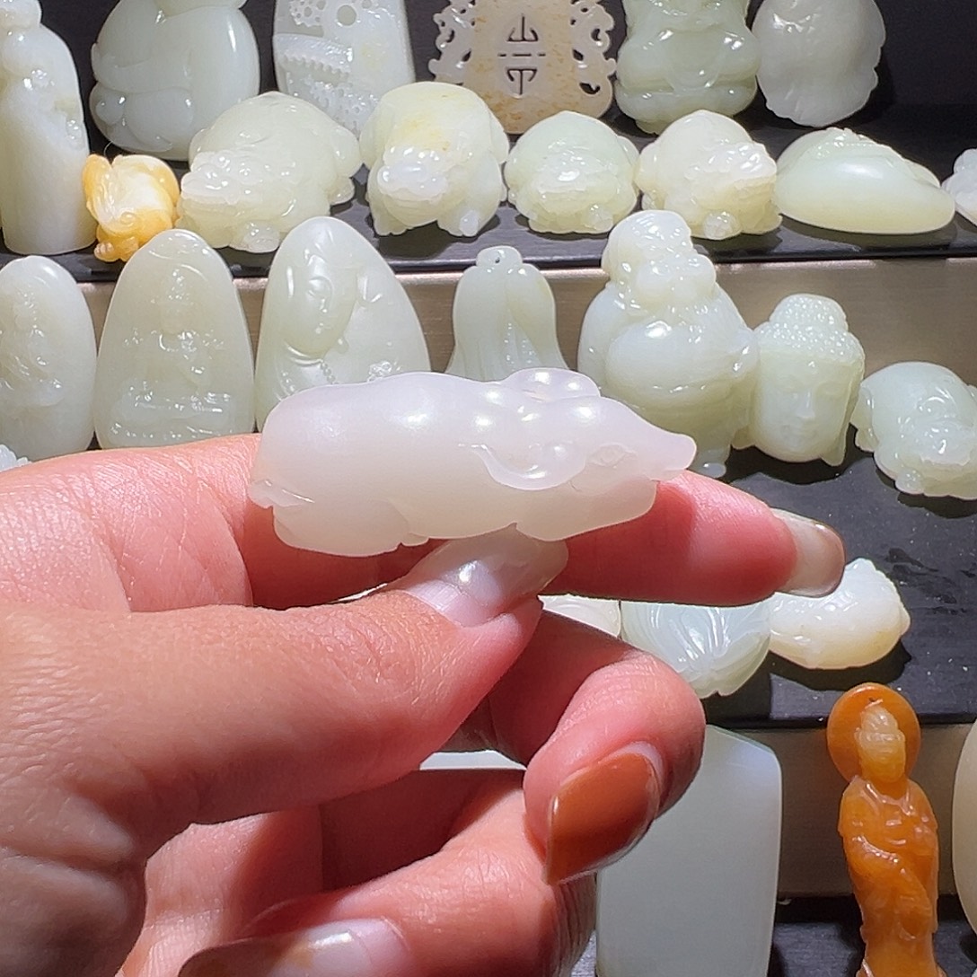 光***月和田玉未镶嵌颈饰