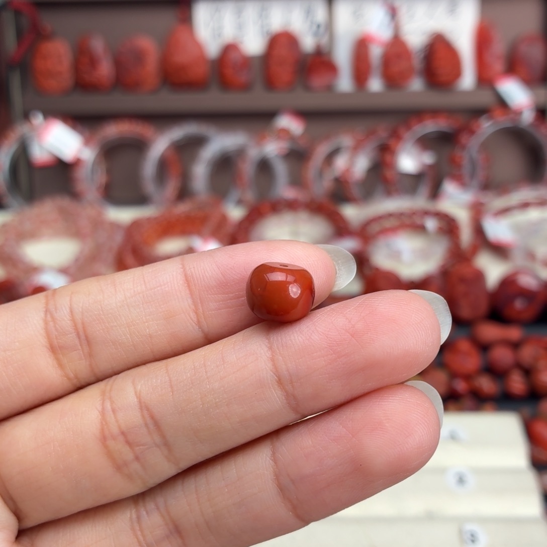 帅***ঞ南红玛瑙未镶嵌颈饰老型10+