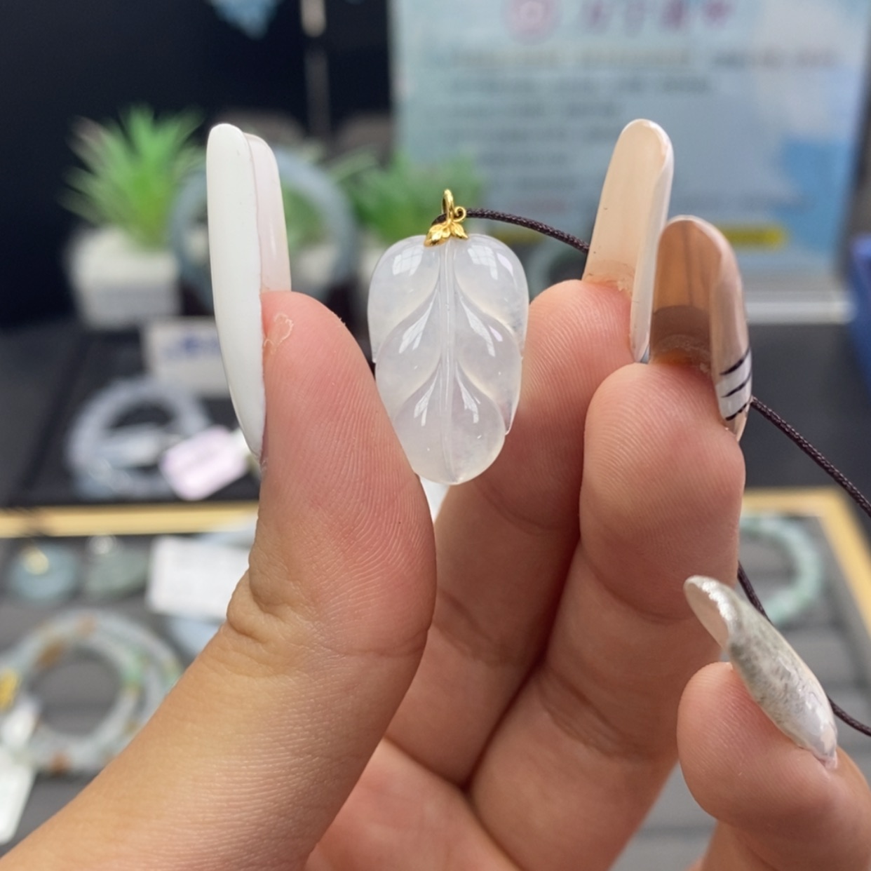 【闪购商品】颈饰18K金镶嵌翡翠