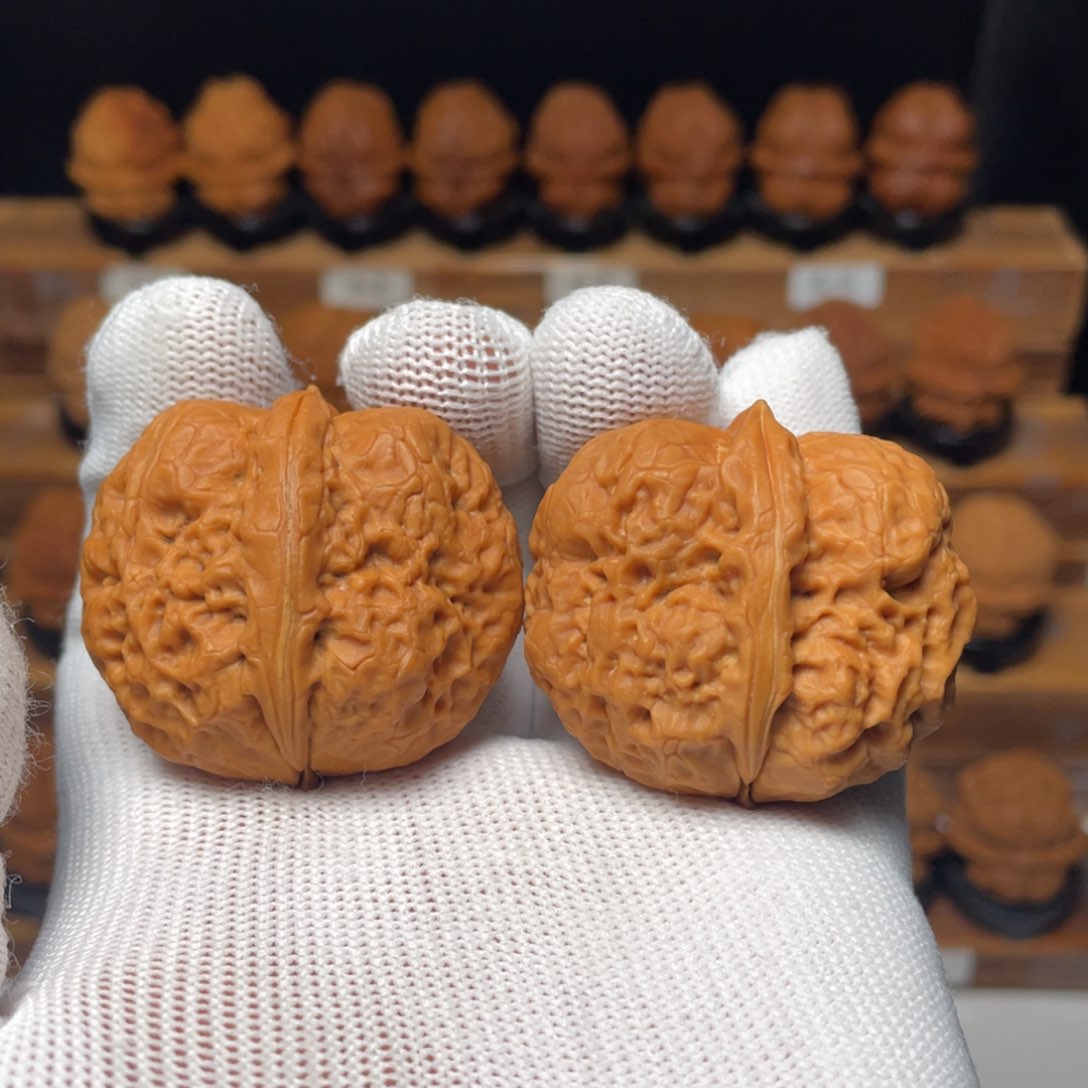 文玩核桃吊坠铁麒麟元宝