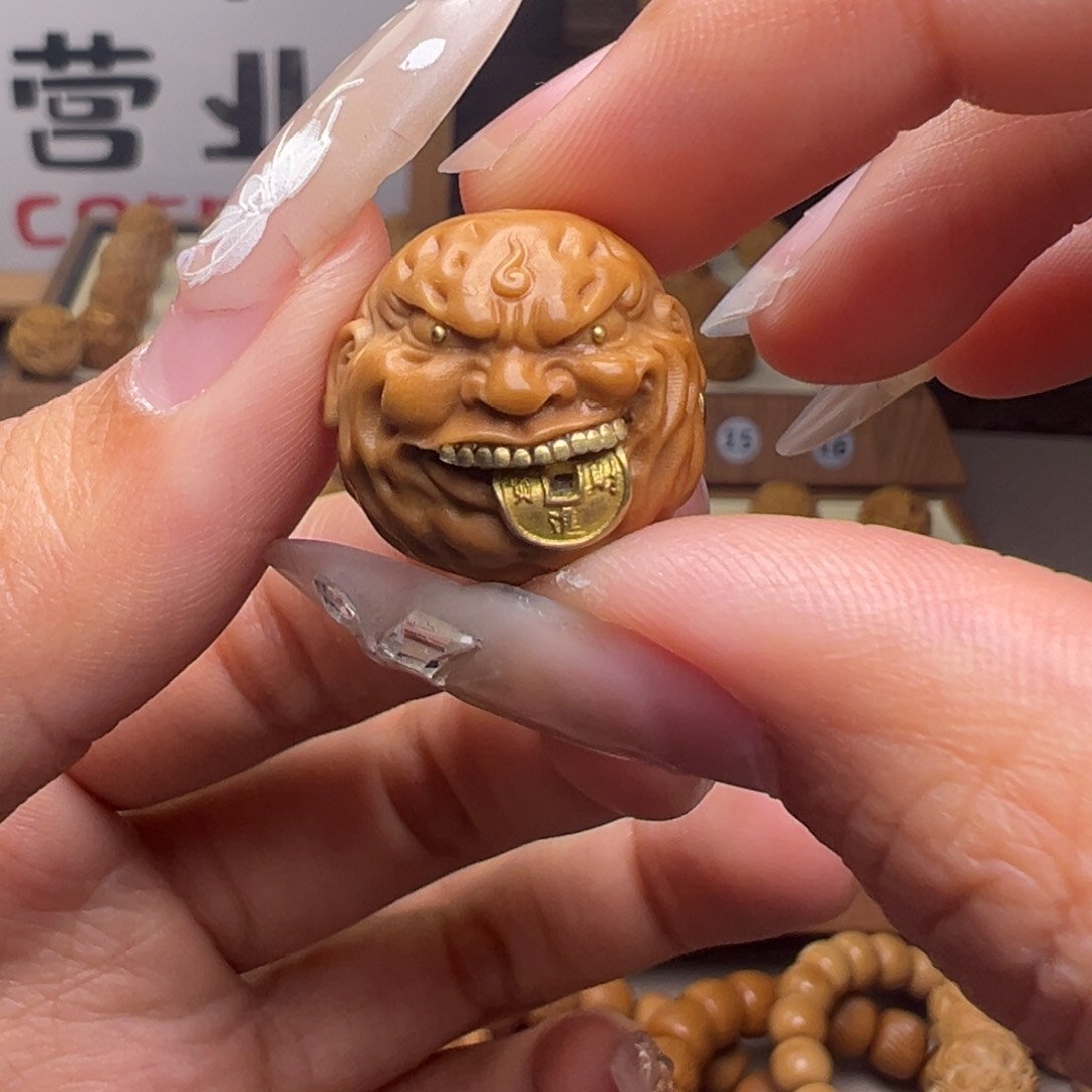 文玩核桃把件镶嵌款见钱眼开19左右尺寸全品有正常封口线