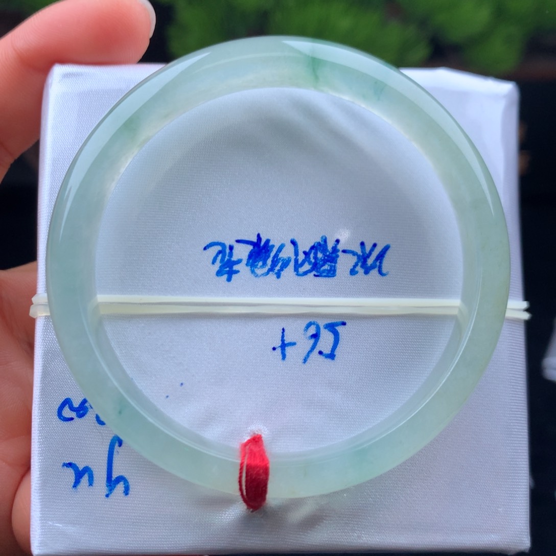 翡翠手镯未镶嵌手镯