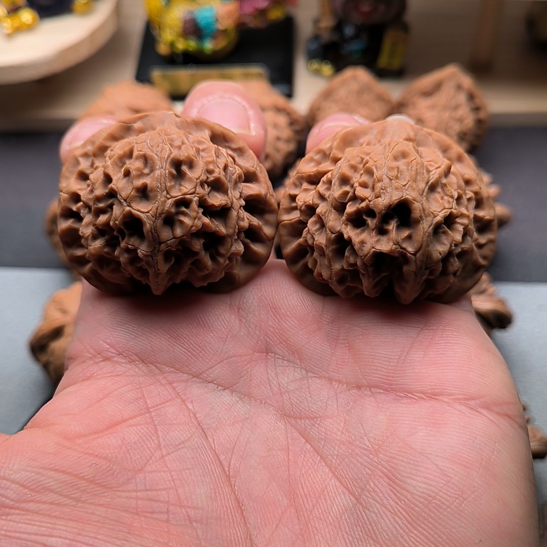 苏***型文玩核桃吊坠老款宫灯。打底等影响二次销售不退不换