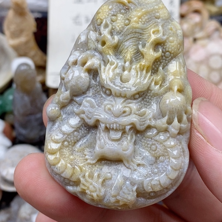 硅化珊瑚（珊瑚玉）未镶嵌颈饰