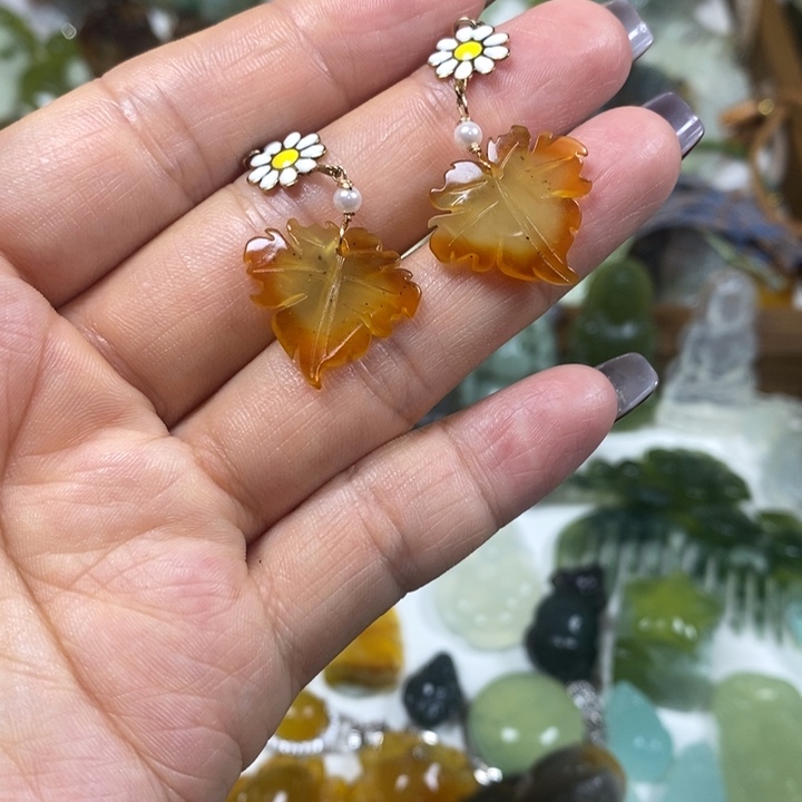 未镶嵌蛇纹石玉耳饰