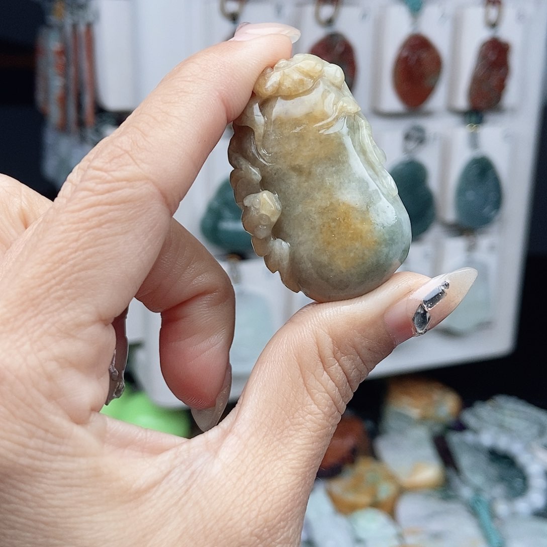 翡翠颈饰未镶嵌翡翠