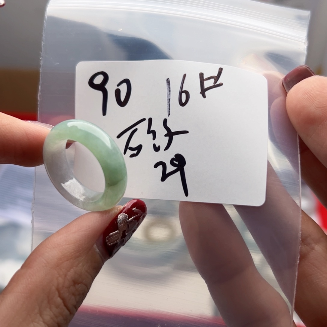 翡翠戒指未镶嵌闪