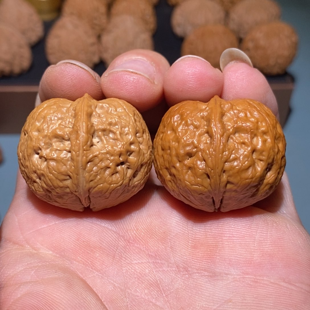 文玩核桃吊坠元宝