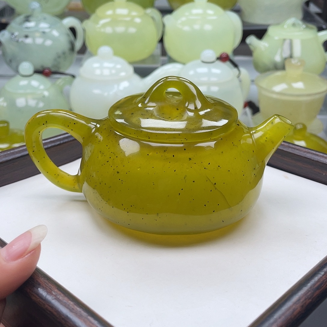 蛇纹石玉未镶嵌壶