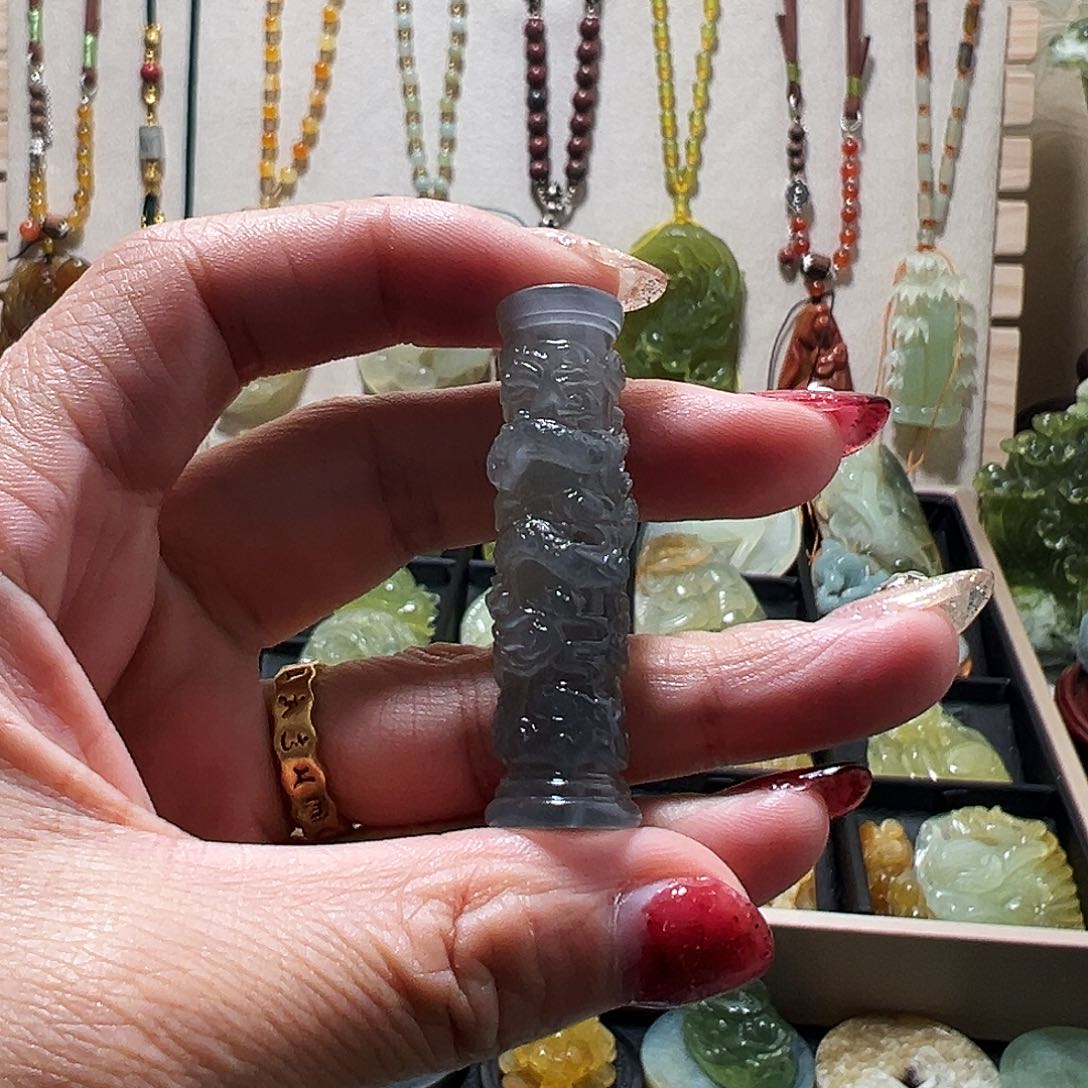 蛇纹石玉颈饰未镶嵌