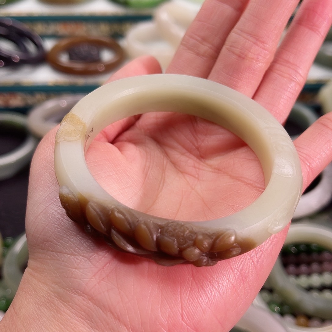 和田玉手镯未镶嵌